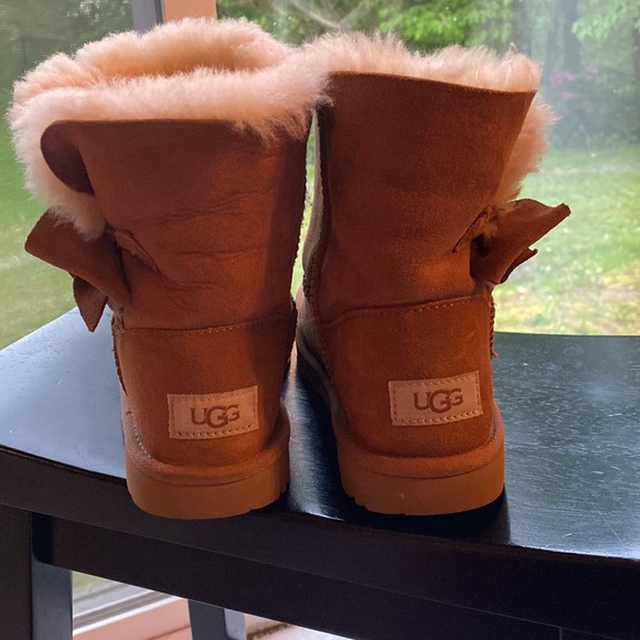 Kids Ugg boots with side bow, CHESTNUT color to be exact. - Picture 4 of 7